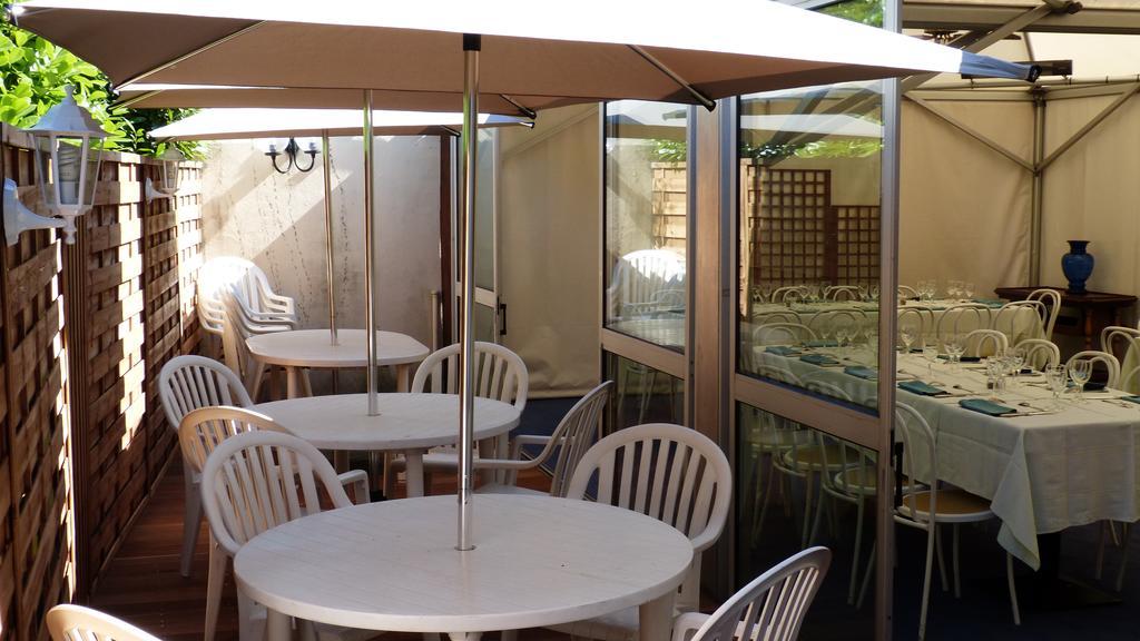 Hotel Restaurant "Le Relais" Courtenay (Loiret) Exterior foto