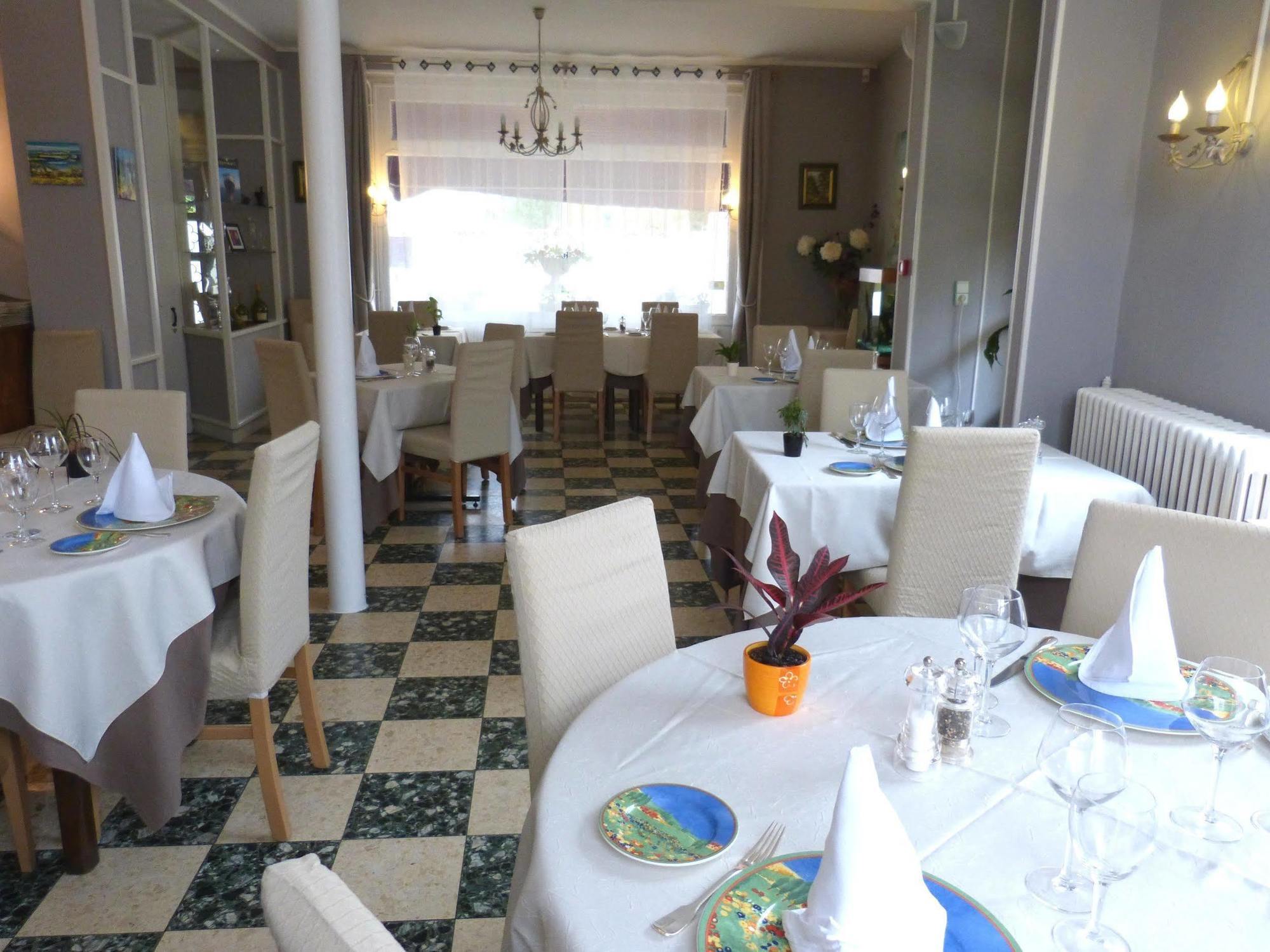 Hotel Restaurant "Le Relais" Courtenay (Loiret) Exterior foto